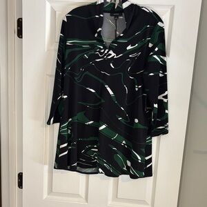 New Alfani Black and Green Abstract Top